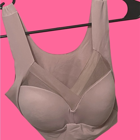 Seamless Nude Bra - Picture 1 of 4